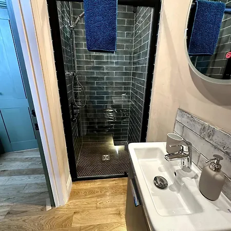 Station 3 Bed Ev Free Parking *