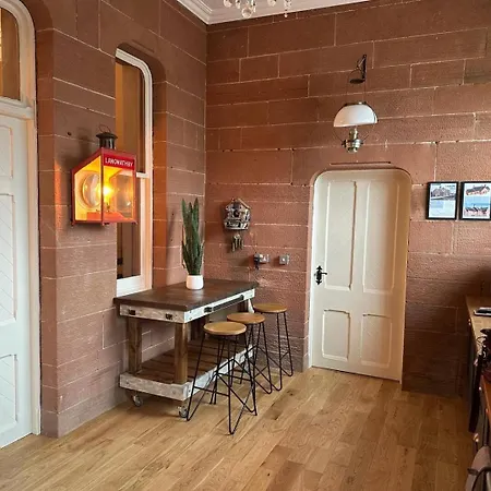 Station 4 Bed Ev Free Parking Holiday home *